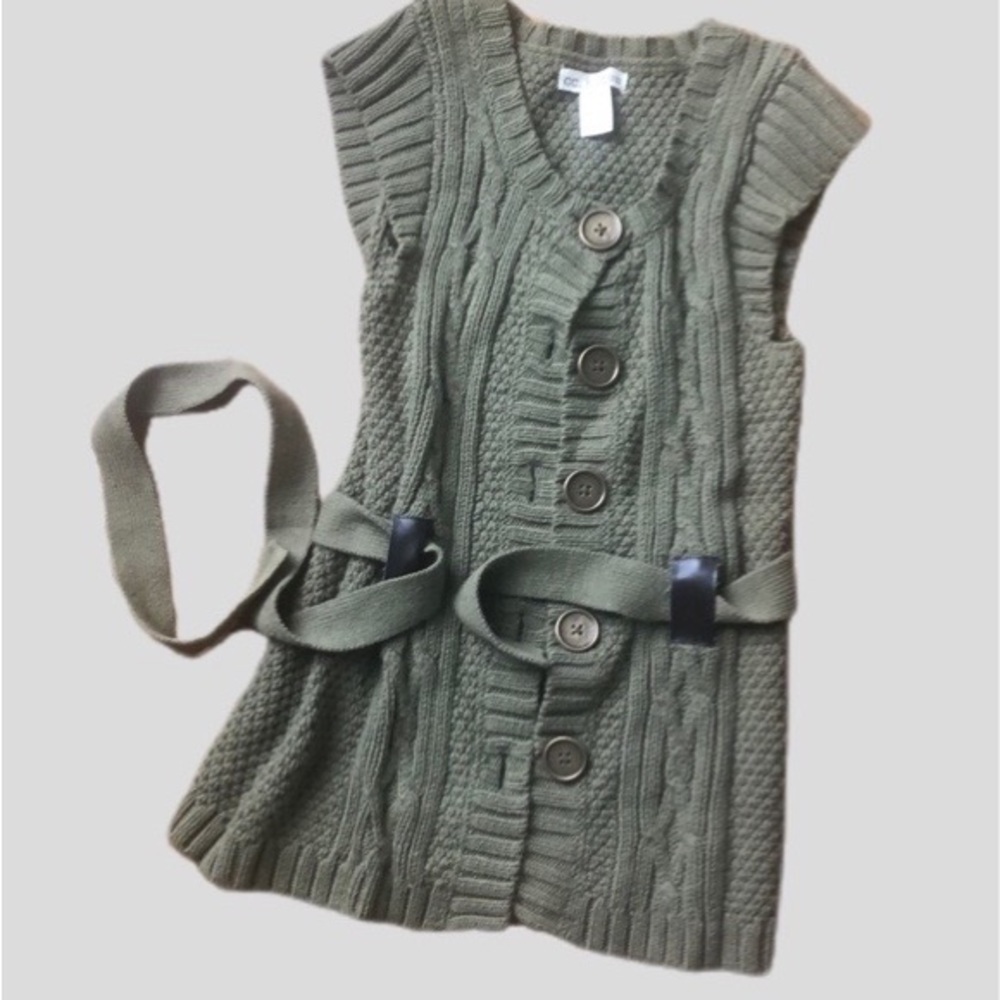 Sleeveless cable knit tunic sweater